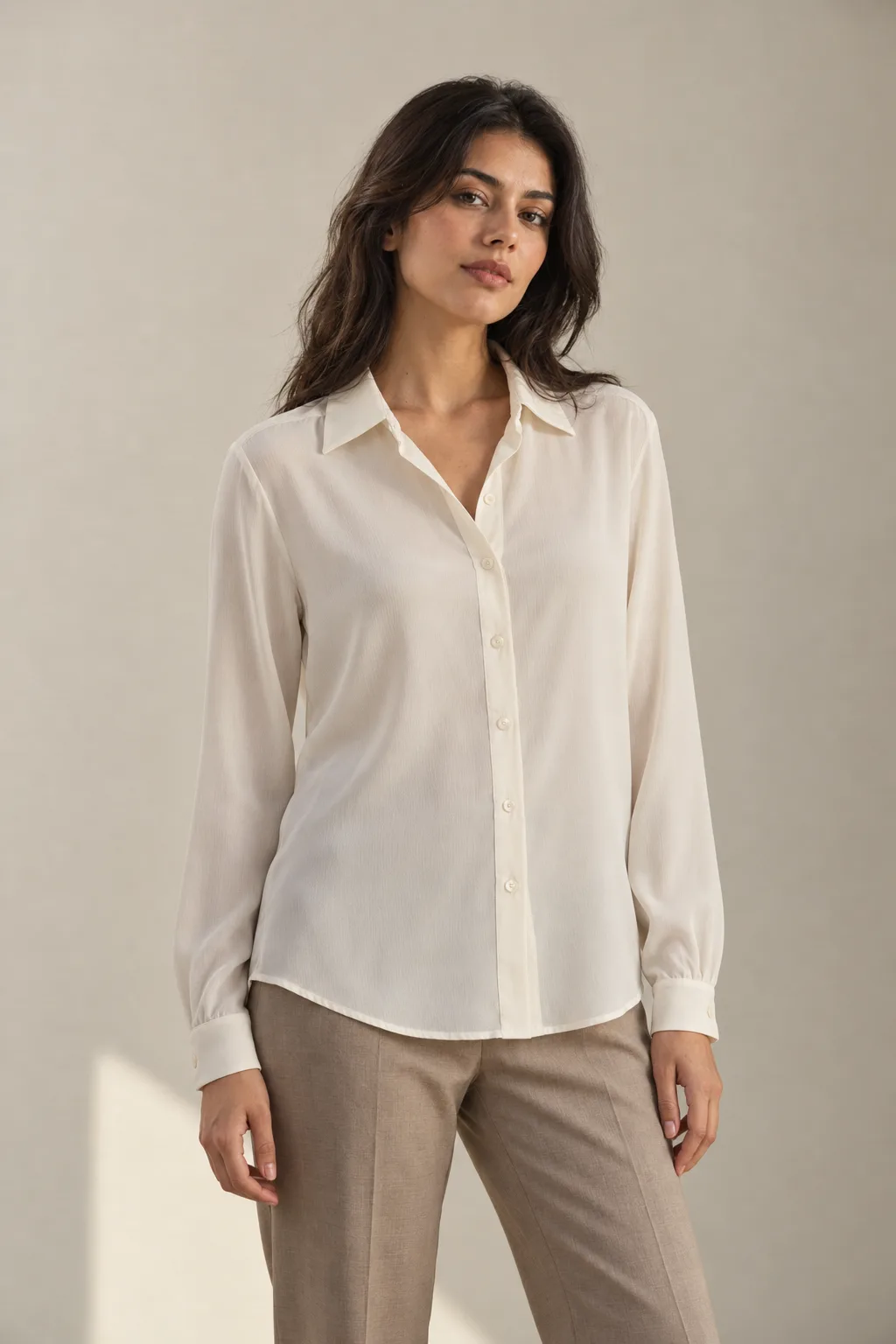 Ivory blouse with fine vertical texture, a collar and long sleeves