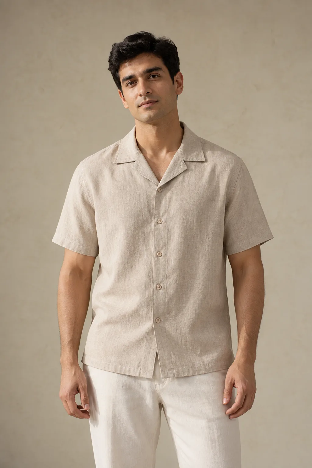 Natural-coloured camp-collar shirt with short sleeves