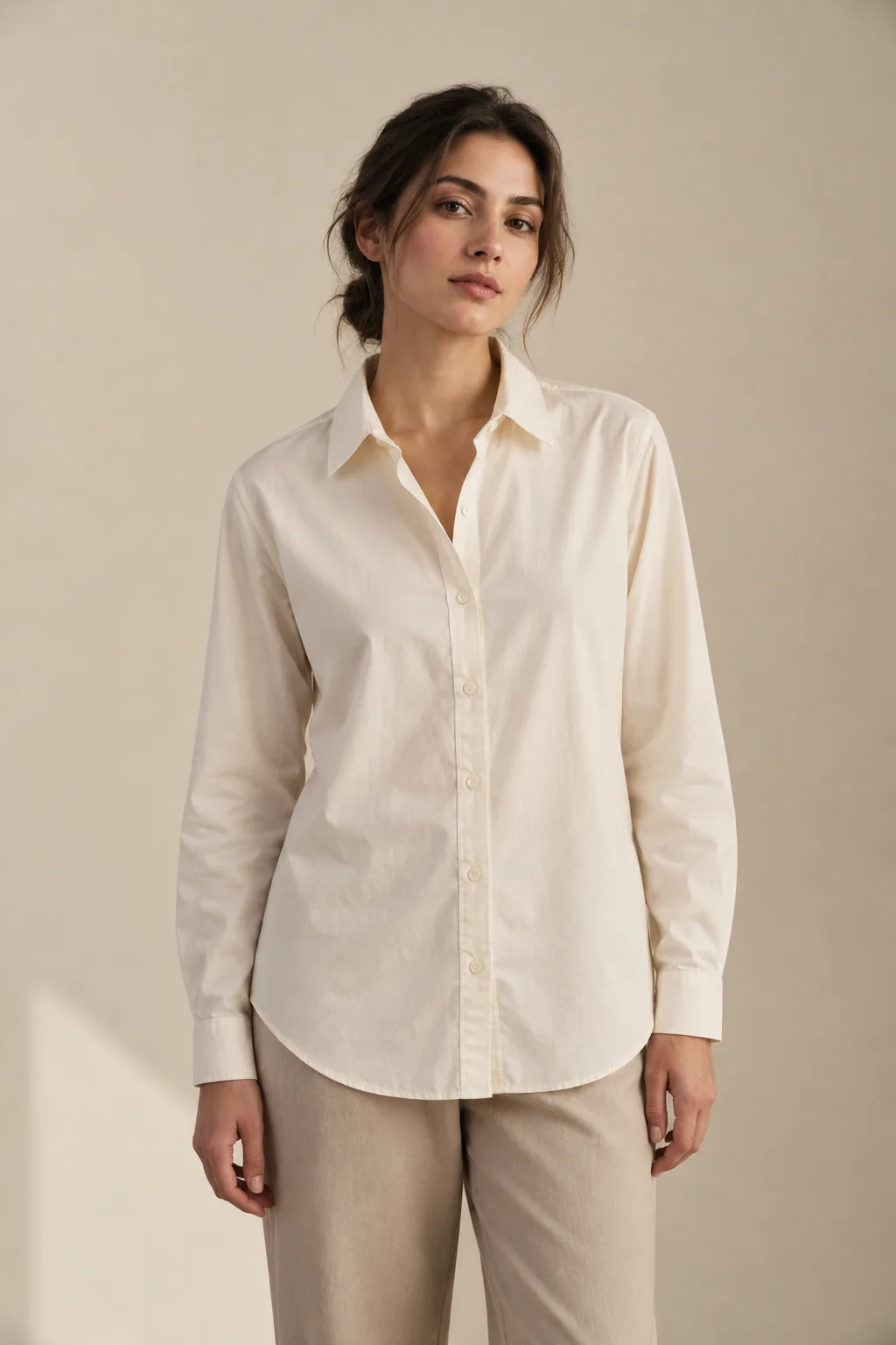 Woman wearing an ecru long-sleeved button-front shirt