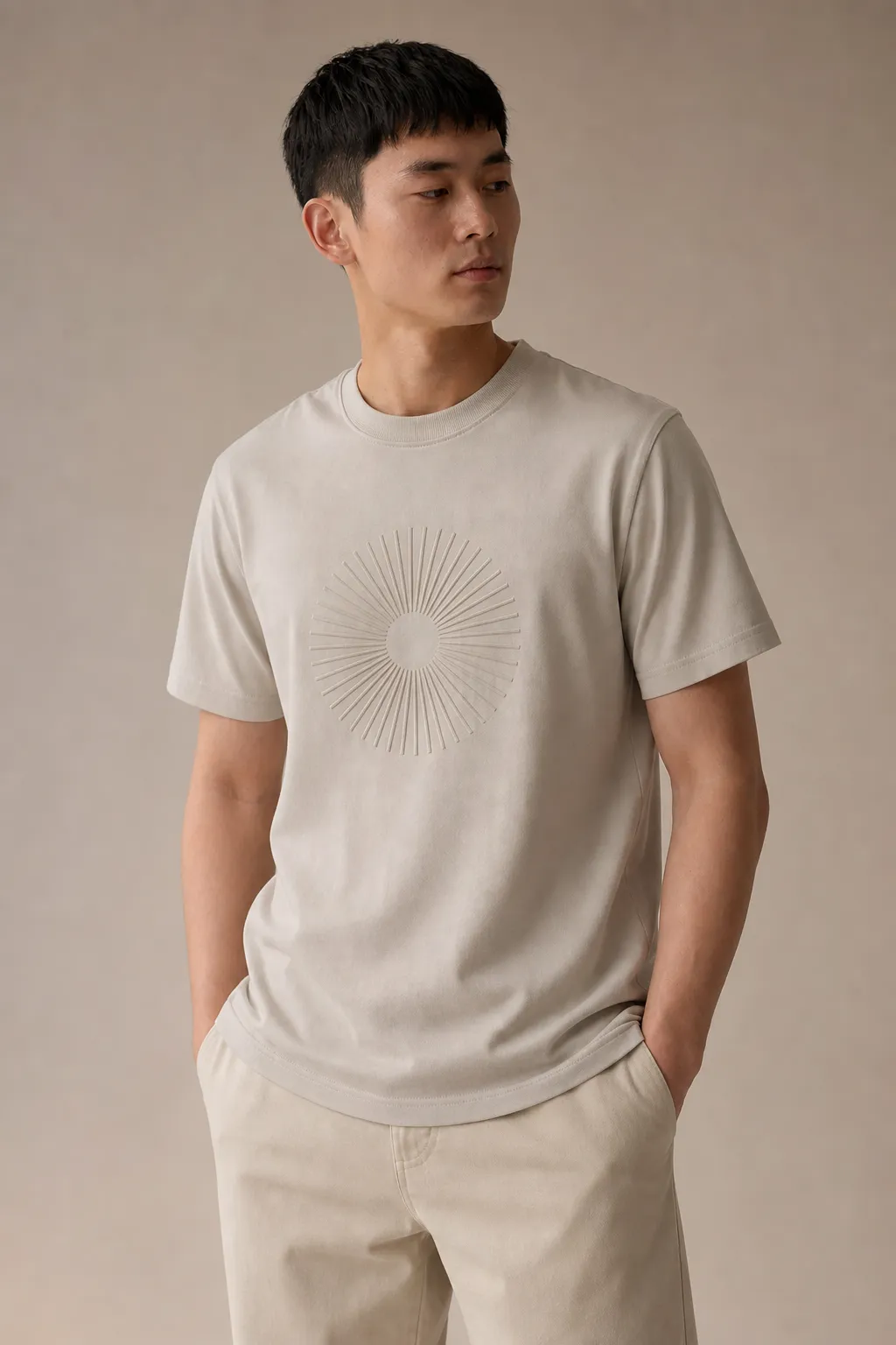 Knits man beige tonal text tee