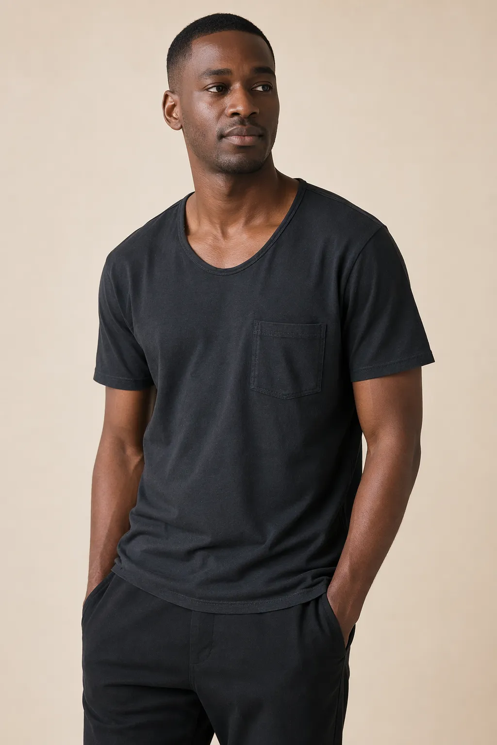 Knits man charcoal scoop pocket tee