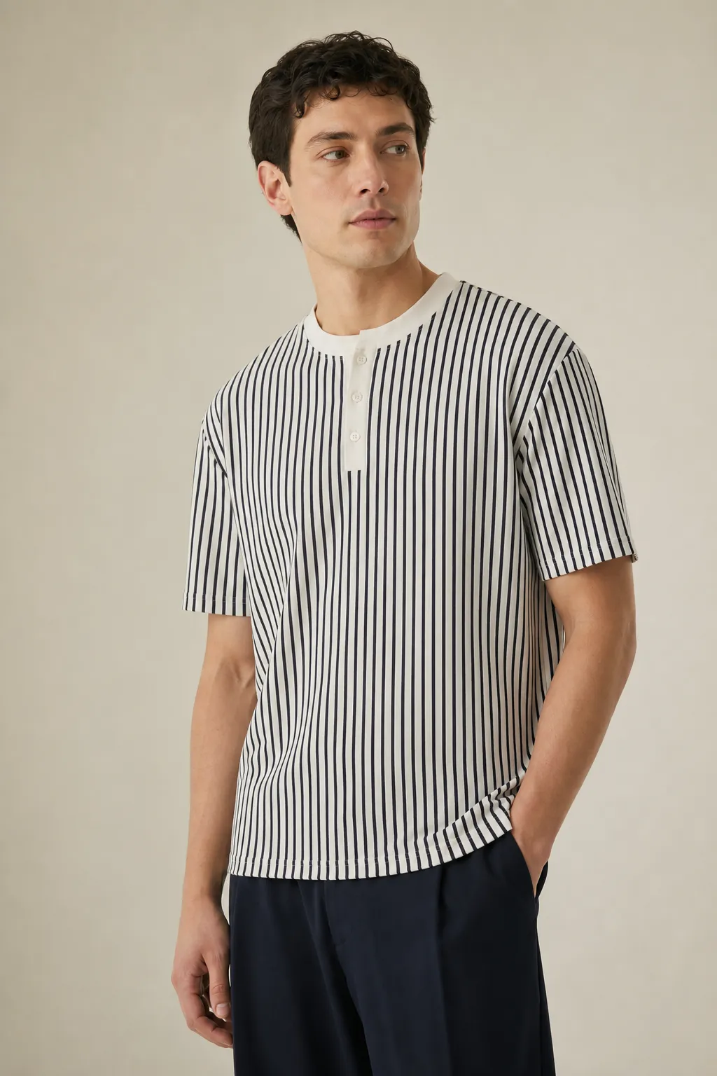 Knits man navy pinstripe tee