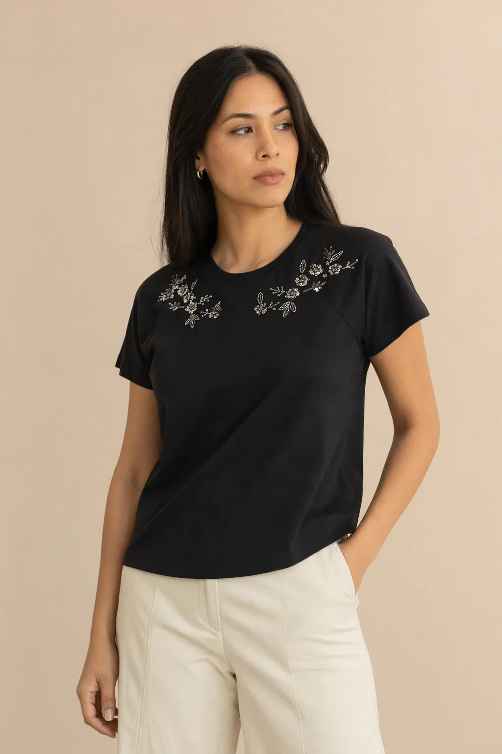 Knits woman black beaded sprig tee