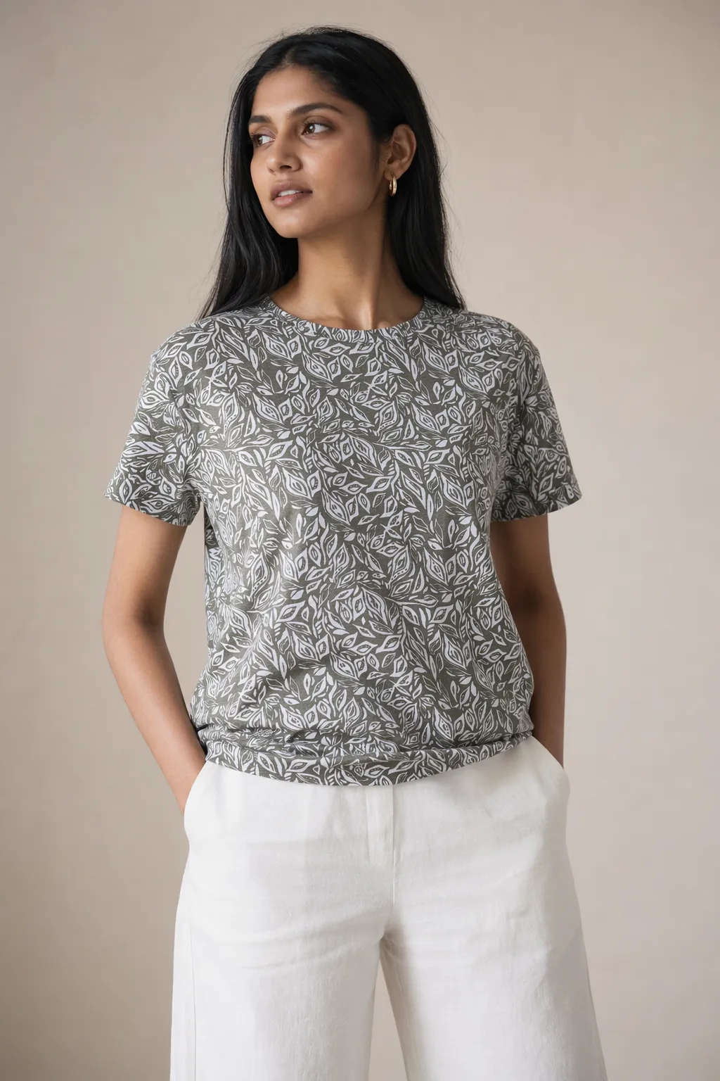 Knits woman olive leaf print tee