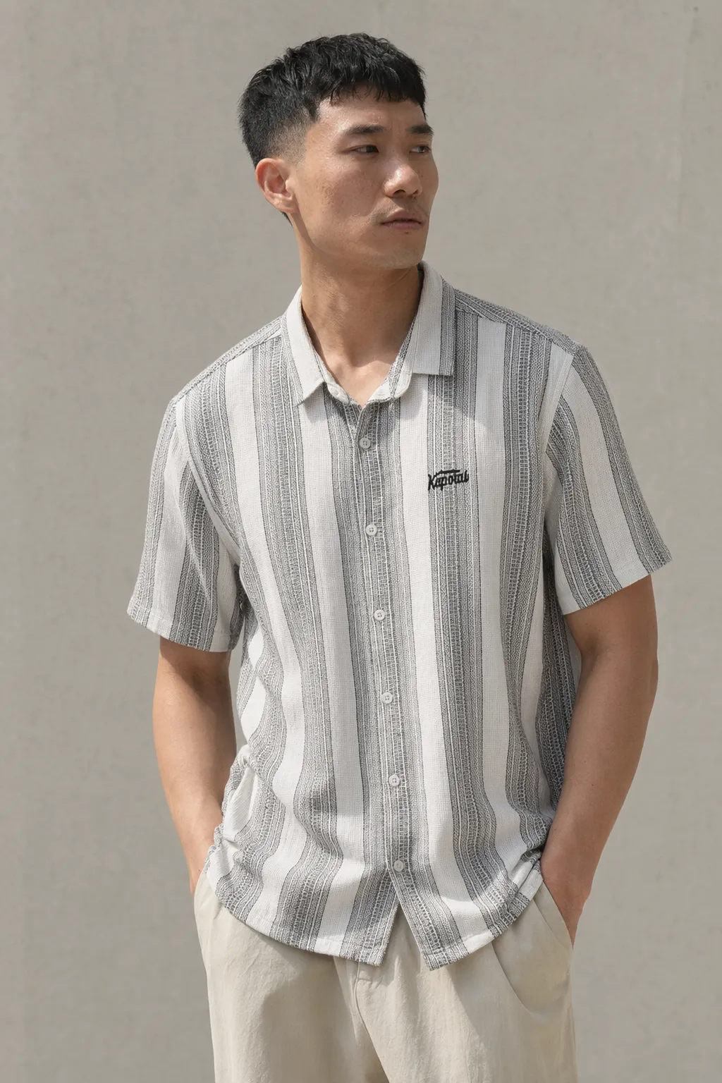 Woven man grey striped camp shirt