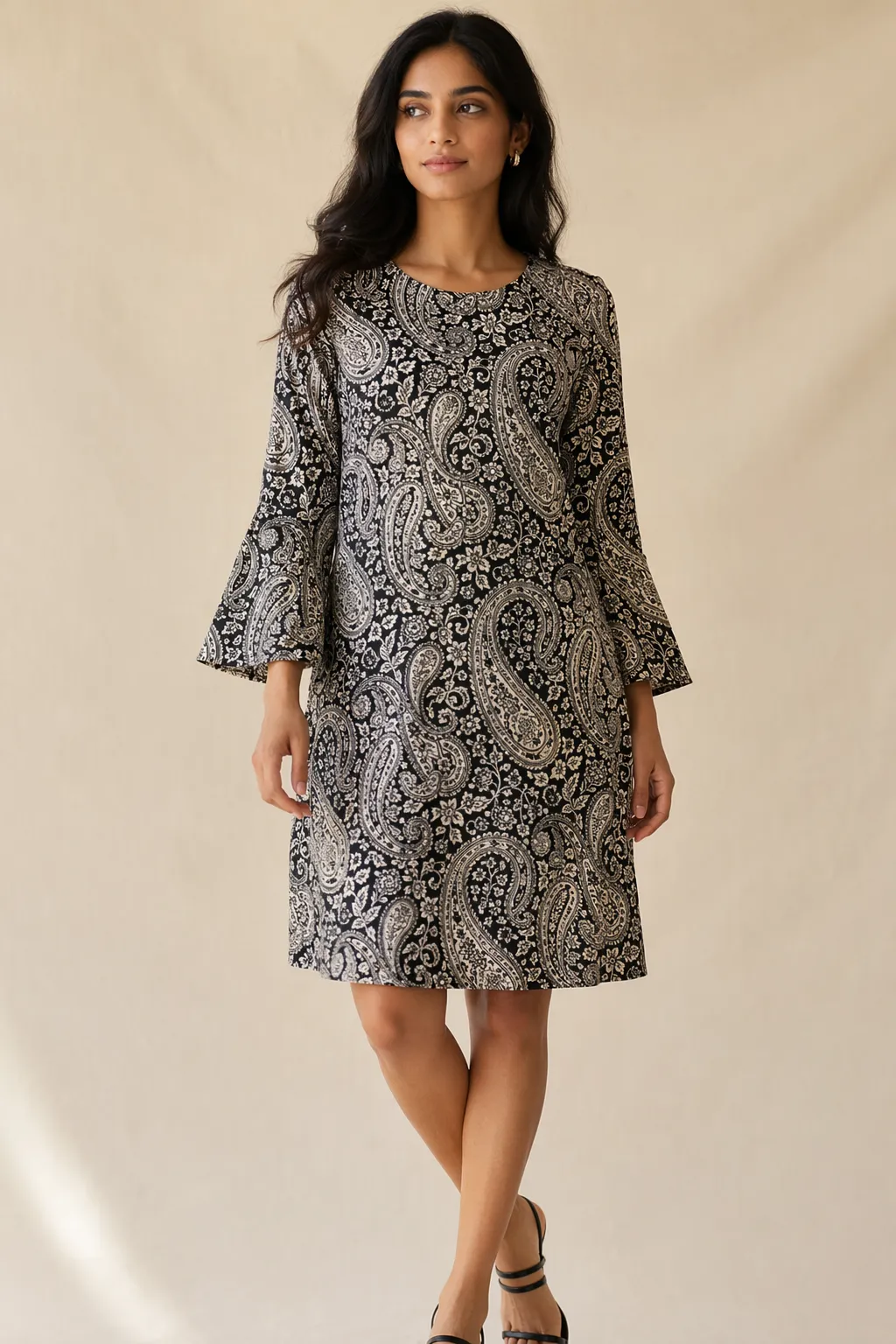 Woven woman black cream paisley three quarter