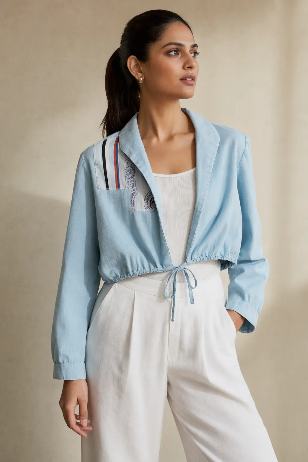 Woven woman chambray tiefront jacket