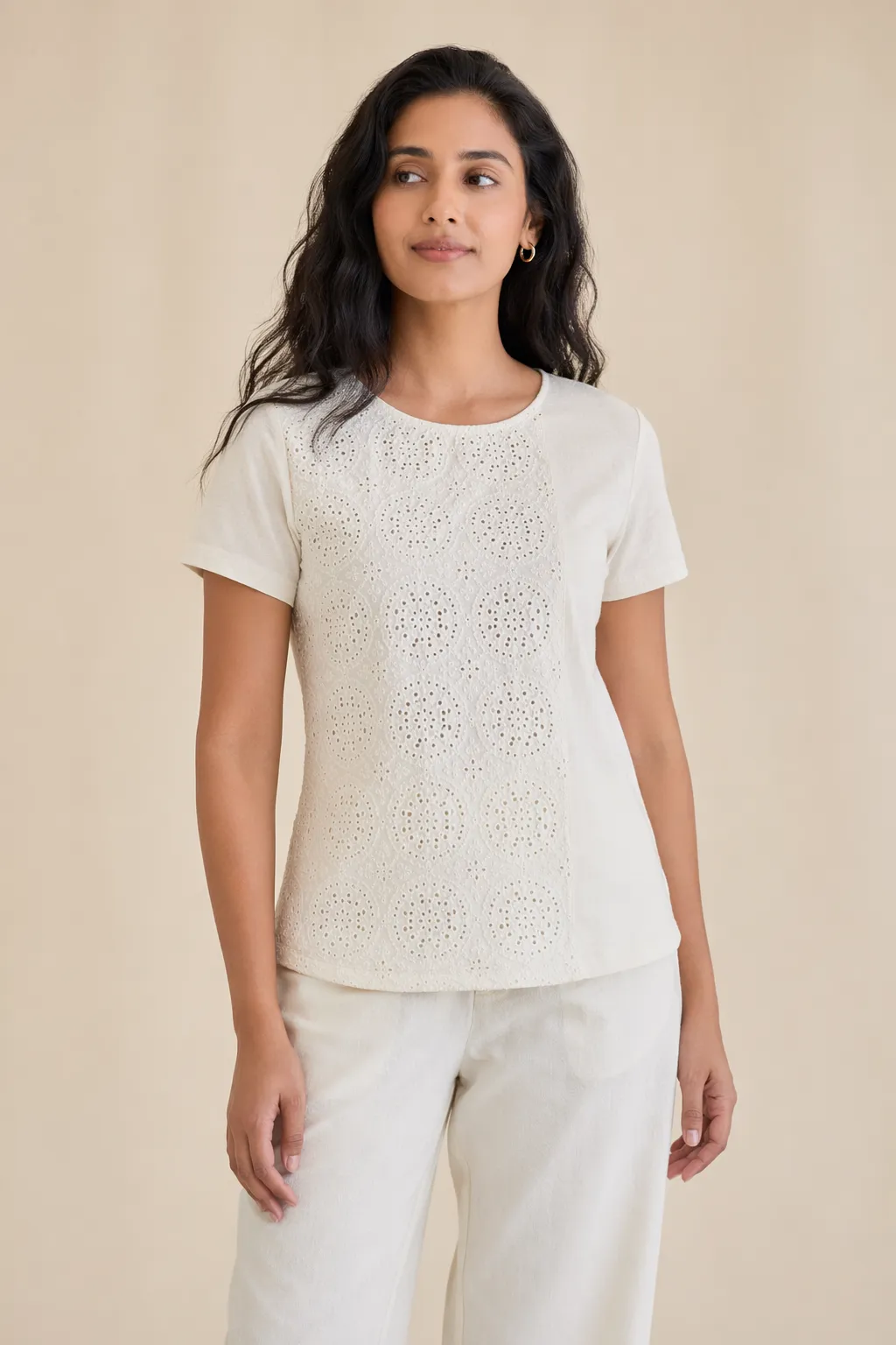 Woven woman ivory cotton tee eyelet front