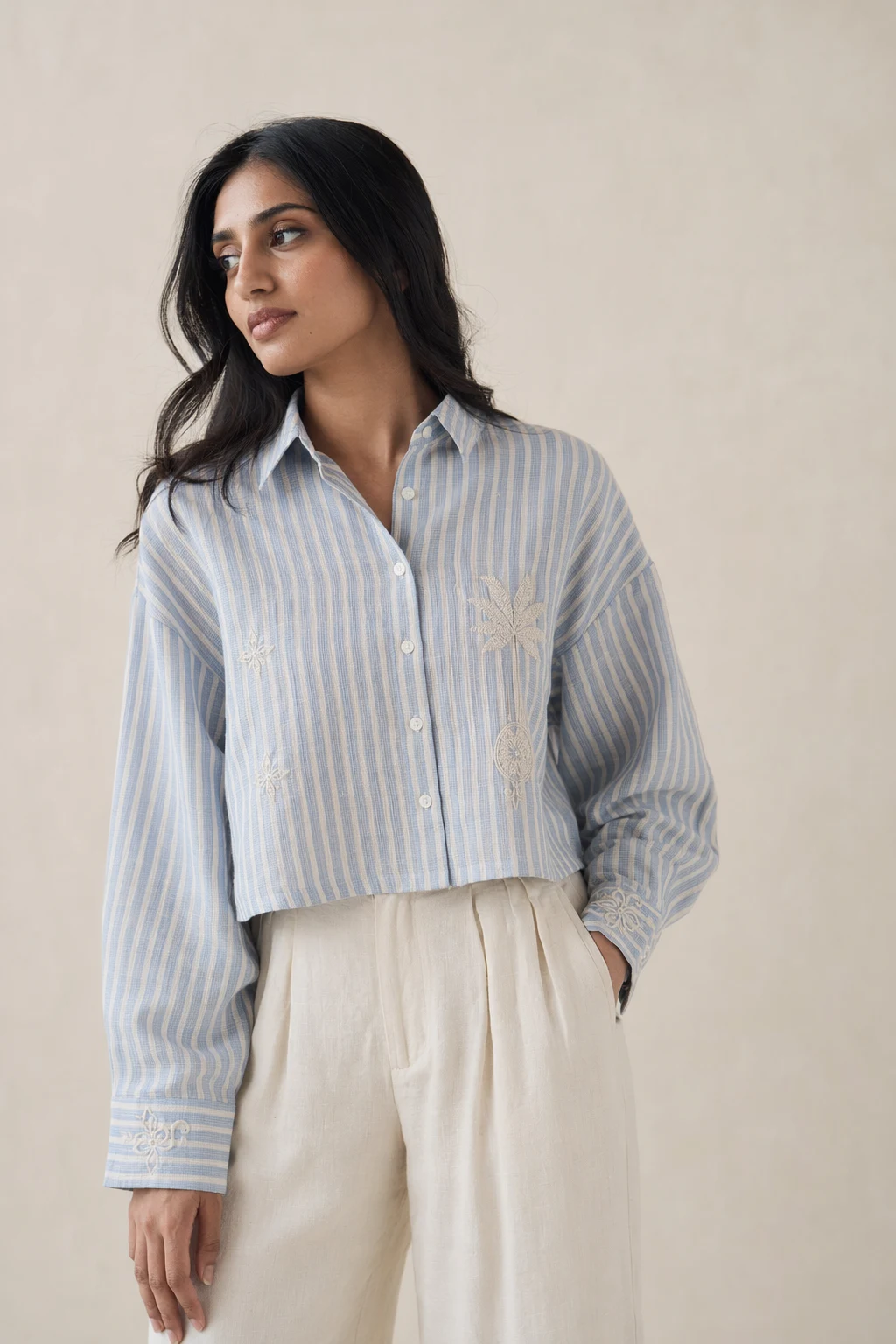 Woven woman pale blue striped boxy button
