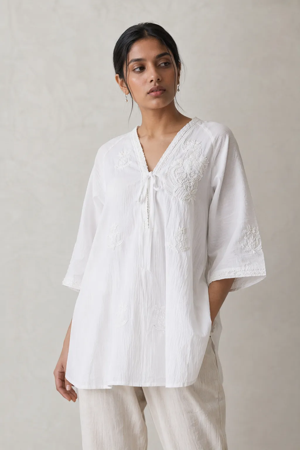 Woven woman white crinkle embroidered tunic